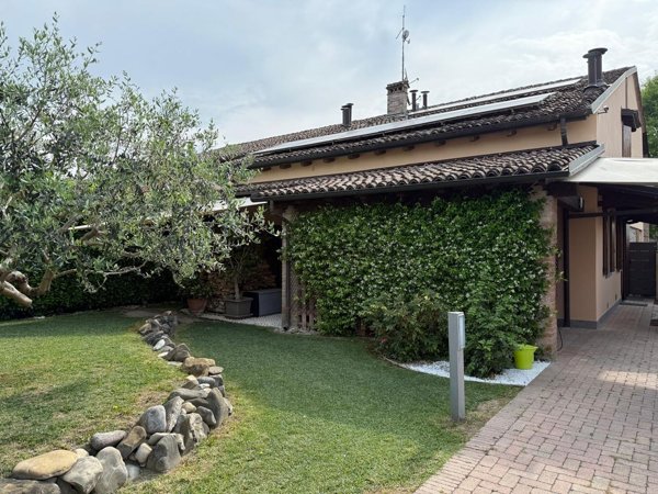 casa semindipendente in vendita a Parma in zona Vicofertile