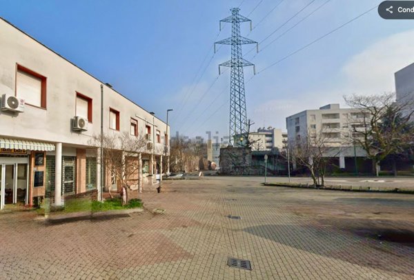 negozio in vendita a Parma in zona Montanara
