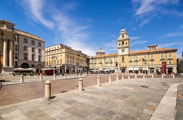 appartamento in vendita a Parma in zona Centro Storico