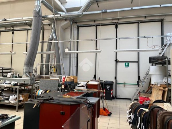 locale commerciale in vendita a Parma in zona Pablo