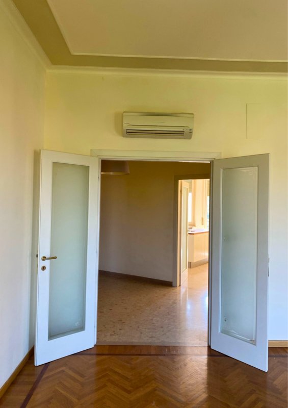 appartamento in vendita a Parma in zona Centro Storico