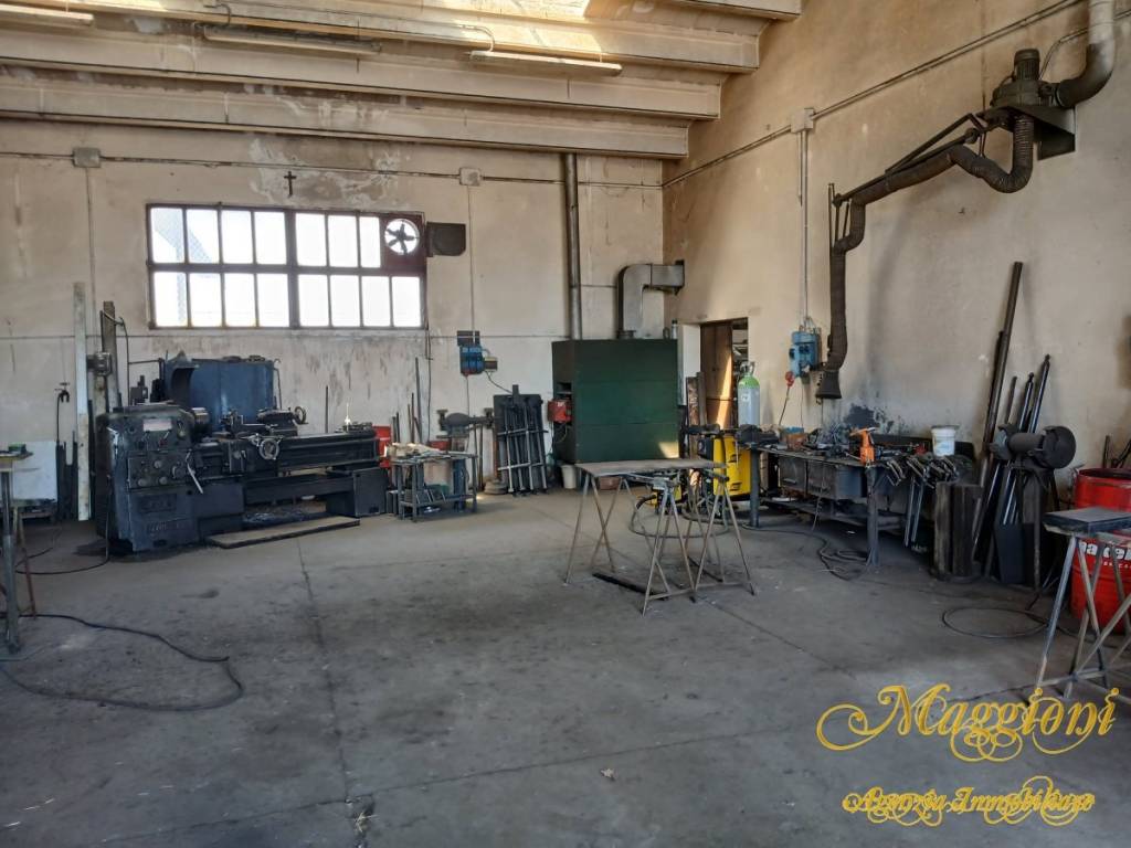 locale commerciale in vendita a Parma in zona San Prospero