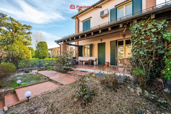 casa indipendente in vendita a Parma in zona Vicofertile