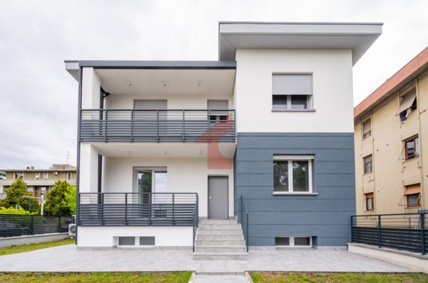 casa indipendente in vendita a Parma in zona Montanara