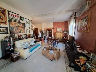 appartamento in vendita a Parma in zona Oltretorrente