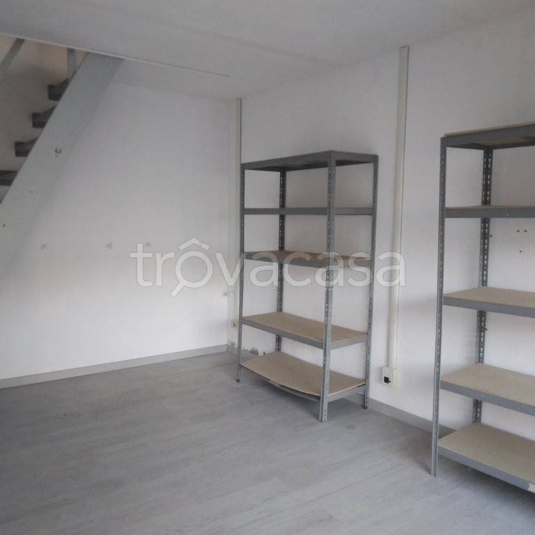 locale di sgombero in vendita a Parma in zona Pablo