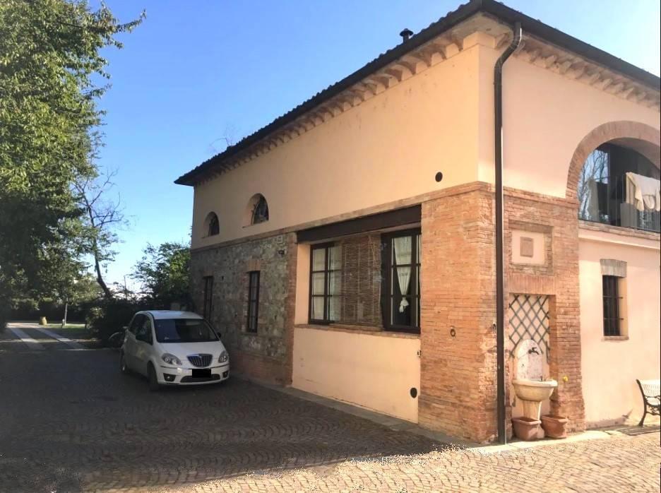 casa indipendente in vendita a Parma in zona Vicofertile