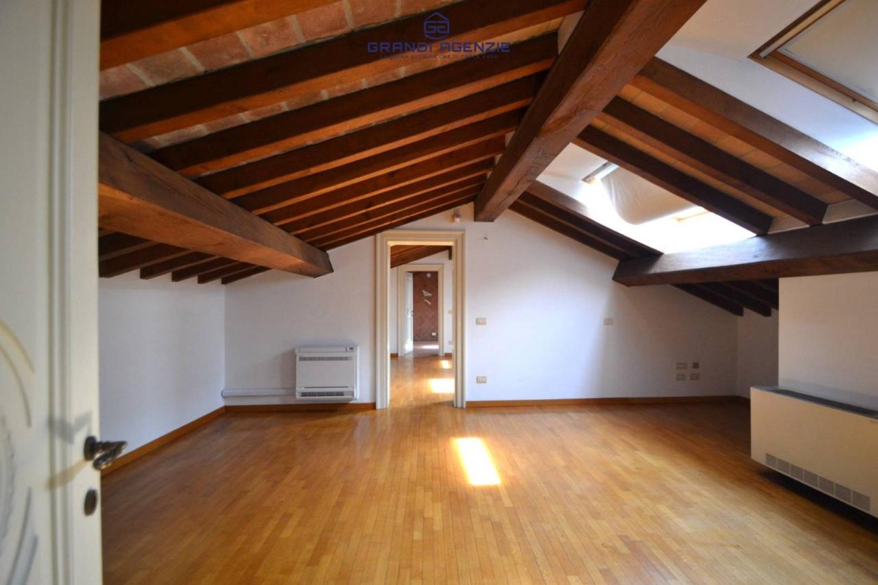 appartamento in vendita a Parma in zona Centro Storico