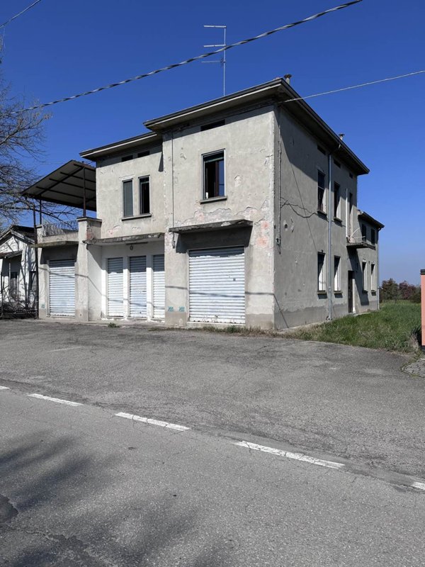 casa indipendente in vendita a Parma in zona Ravadese