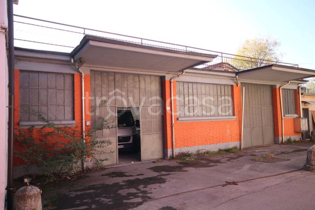 locale commerciale in vendita a Parma in zona San Leonardo