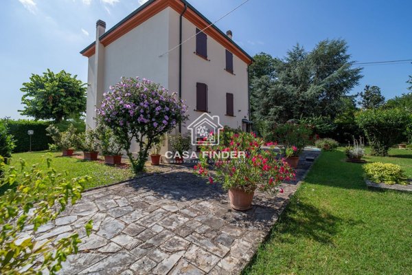 casa indipendente in vendita a Parma in zona Vicofertile