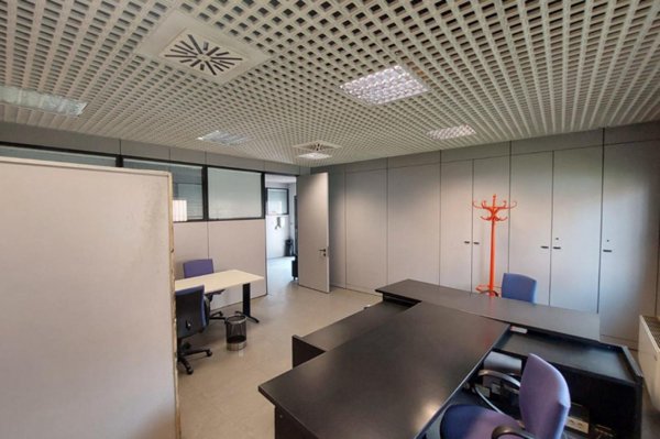 ufficio in vendita a Parma in zona Centro Storico