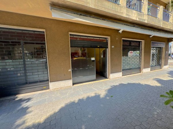 negozio in vendita a Parma in zona Cittadella