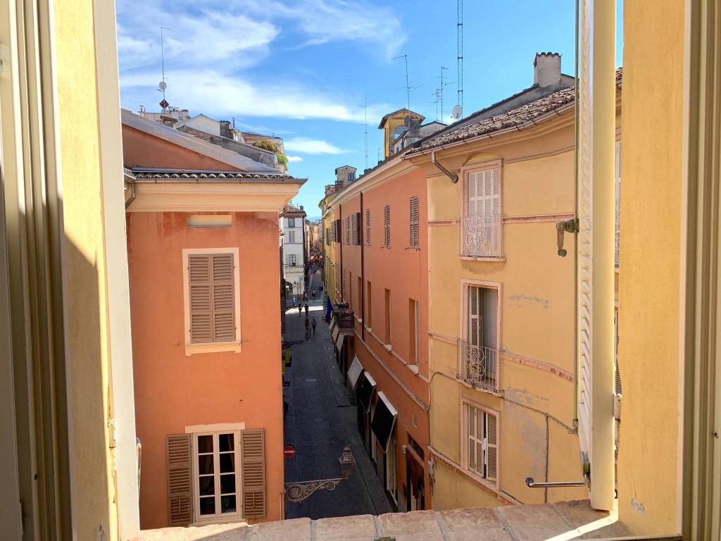 appartamento in vendita a Parma in zona Centro Storico
