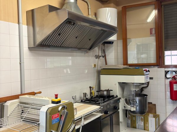 negozio in vendita a Parma in zona Centro Storico