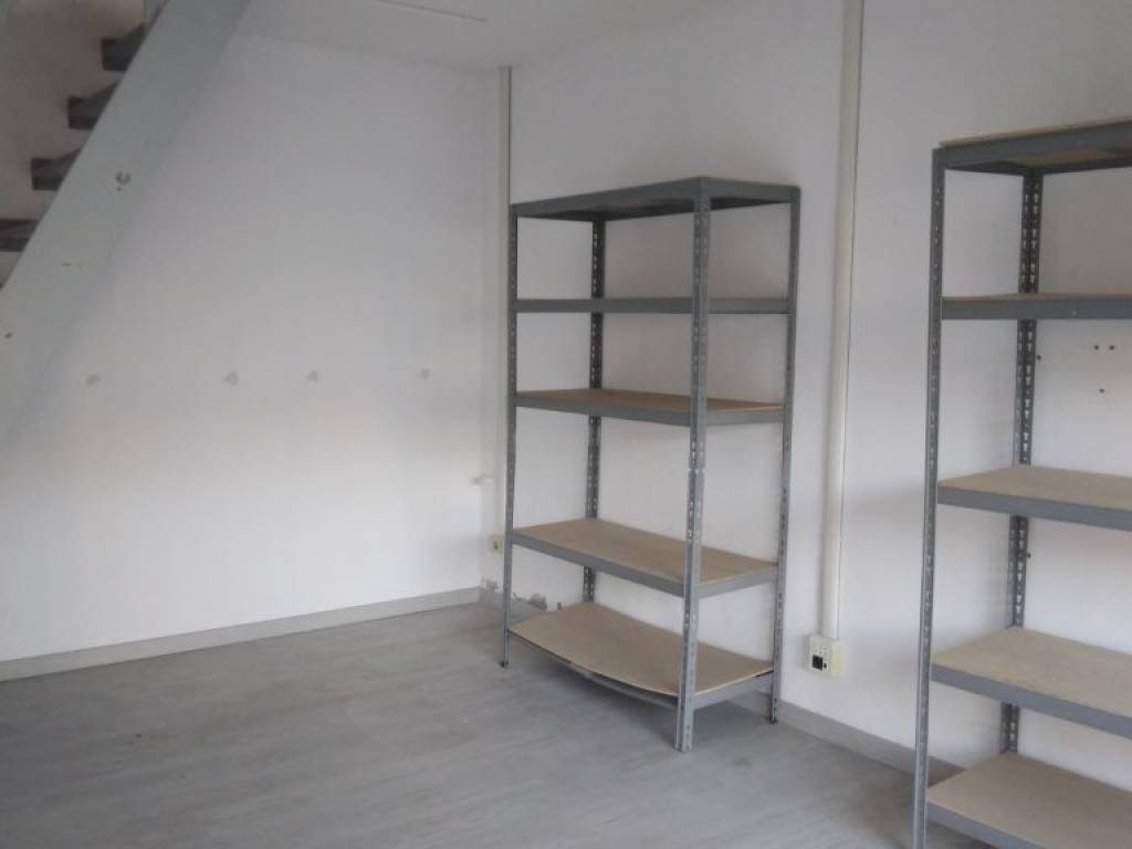 locale di sgombero in vendita a Parma in zona Pablo