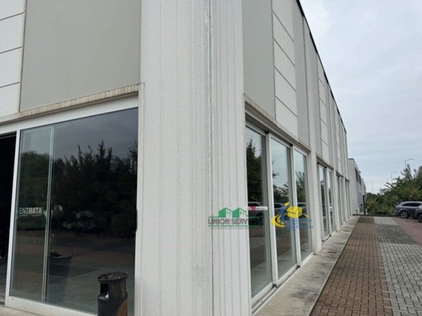 locale commerciale in vendita a Parma