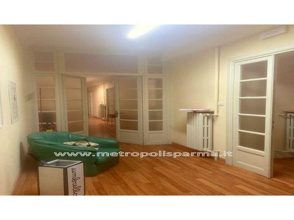 appartamento in vendita a Parma in zona Centro Storico