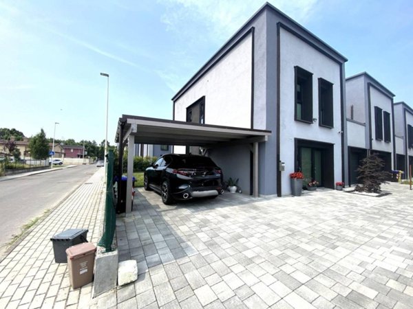casa indipendente in vendita a Parma in zona Vicofertile