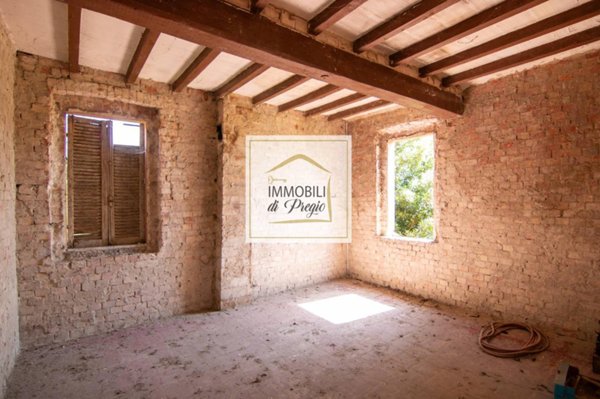 casa indipendente in vendita a Parma in zona Corcagnano