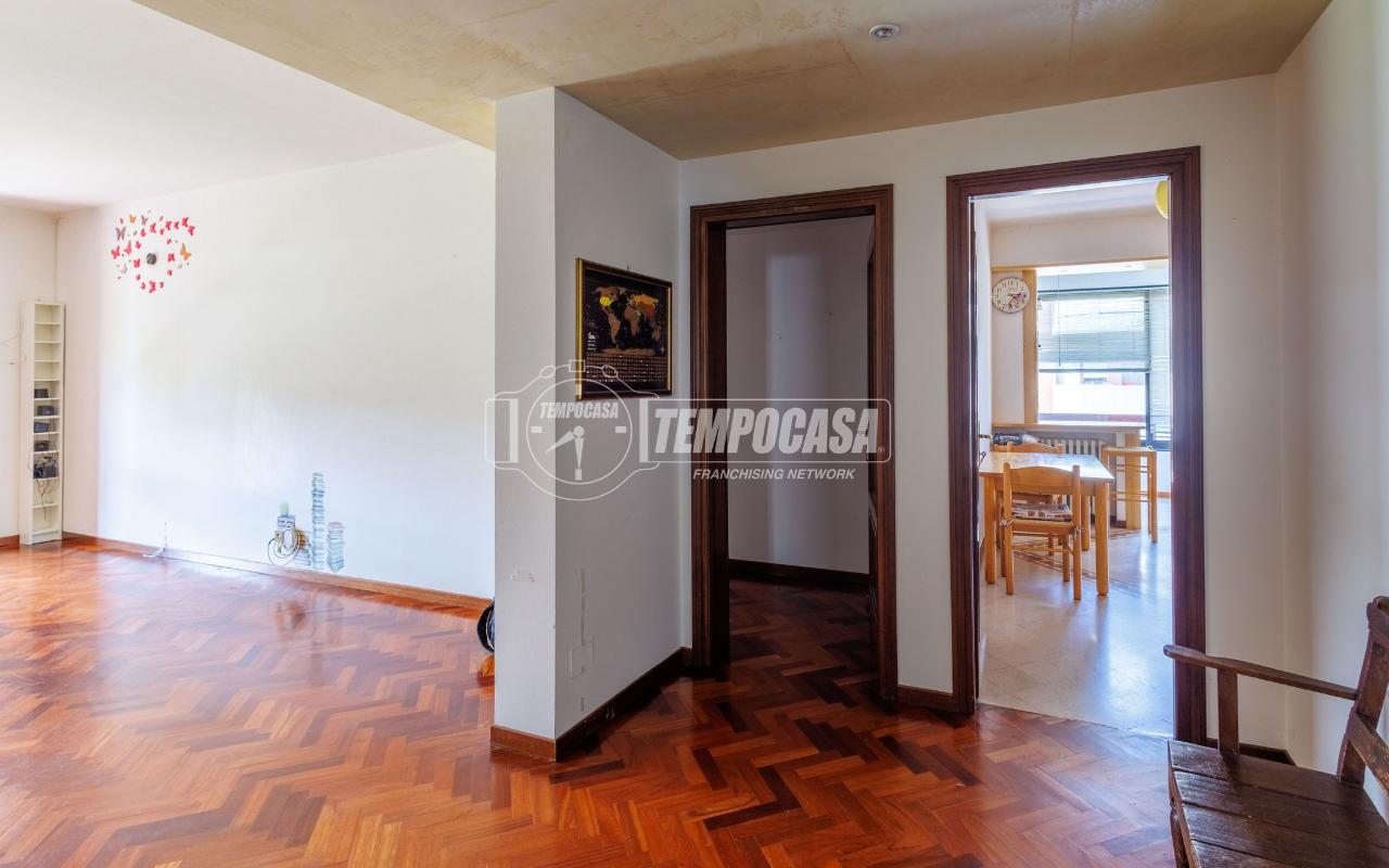 appartamento in vendita a Parma in zona Montanara