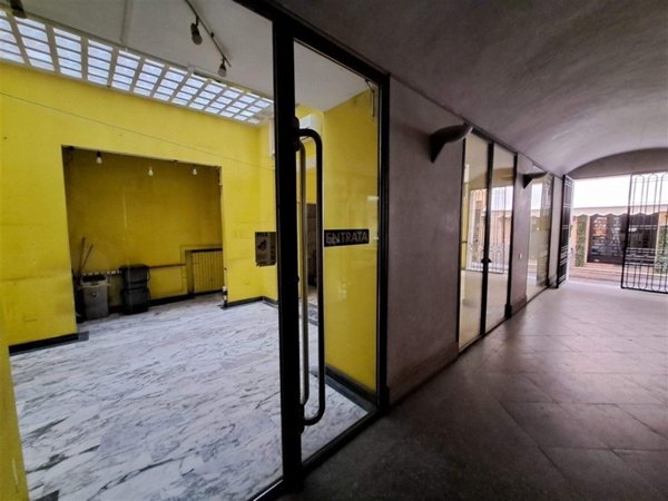 negozio in vendita a Parma in zona Centro Storico