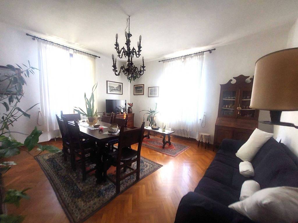 appartamento in vendita a Parma in zona Cittadella