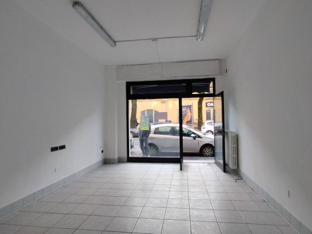negozio in vendita a Parma in zona Centro Storico