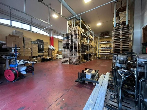 locale commerciale in vendita a Parma in zona Gaione