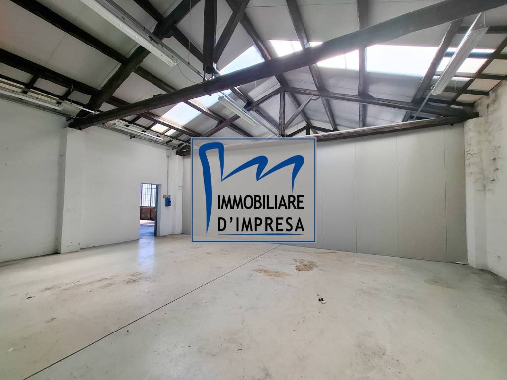 locale commerciale in vendita a Parma in zona San Leonardo