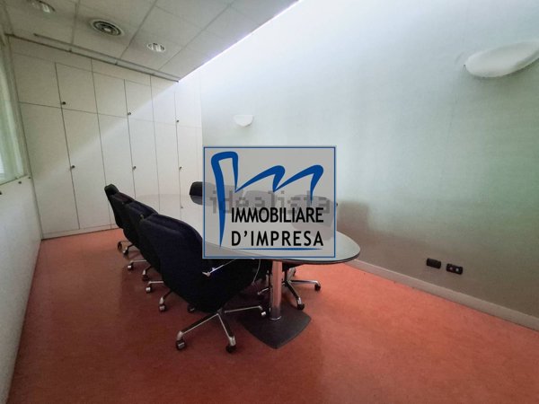 capannone in vendita a Parma in zona Centro Storico