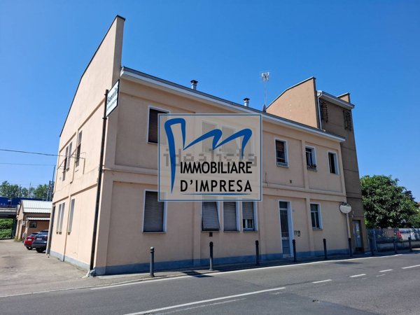 capannone in vendita a Parma in zona Centro Storico
