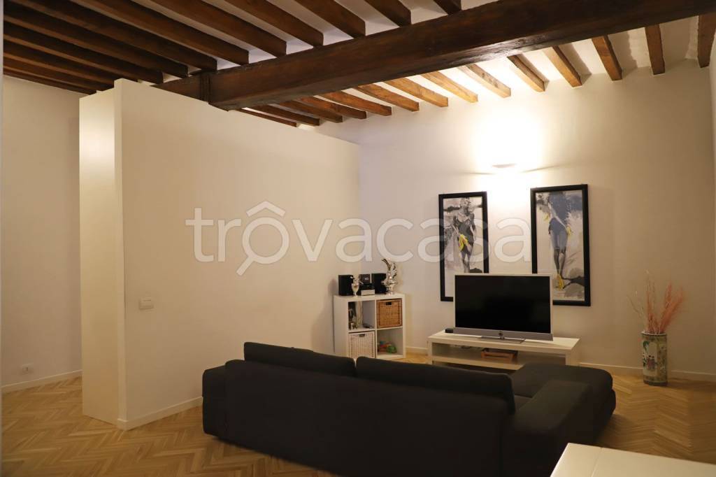 appartamento in vendita a Parma in zona Centro Storico