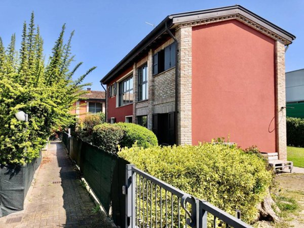 casa indipendente in vendita a Parma in zona San Leonardo