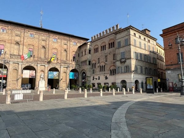 locale commerciale in vendita a Parma in zona Centro Storico