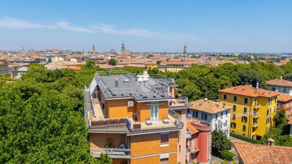appartamento in vendita a Parma in zona Centro Storico