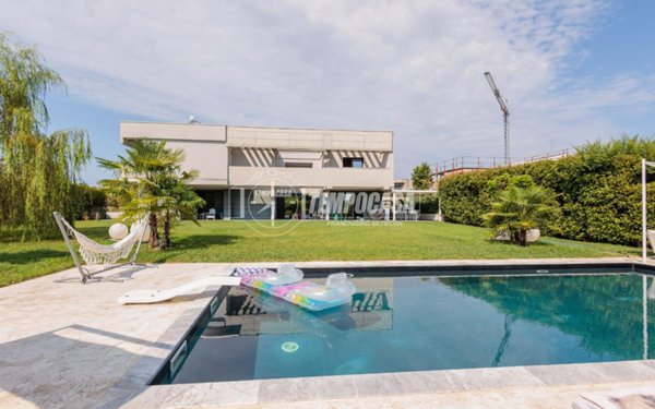 casa indipendente in vendita a Parma in zona Cittadella