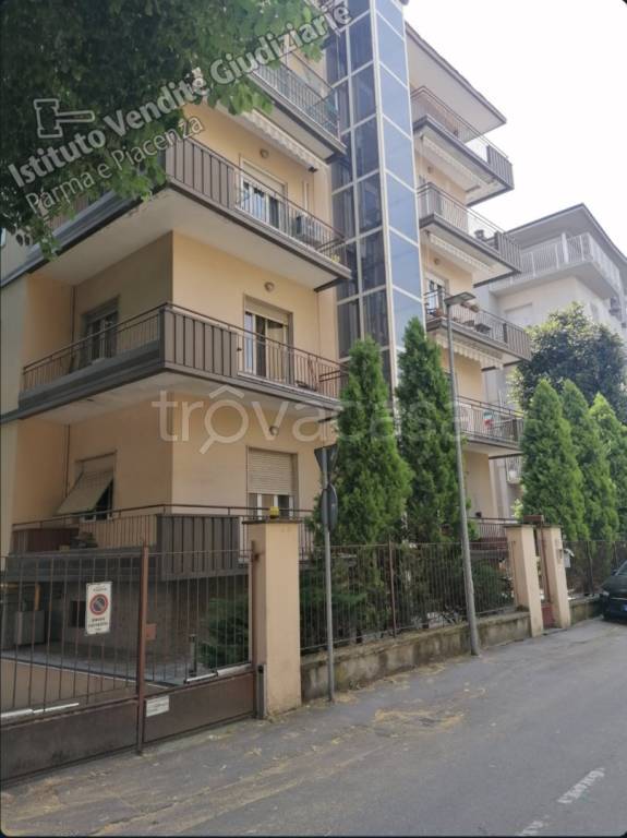 appartamento in vendita a Parma in zona Montanara