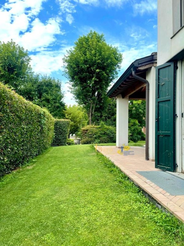 casa indipendente in vendita a Parma in zona Baganzola