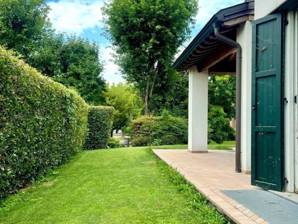 casa indipendente in vendita a Parma in zona Baganzola