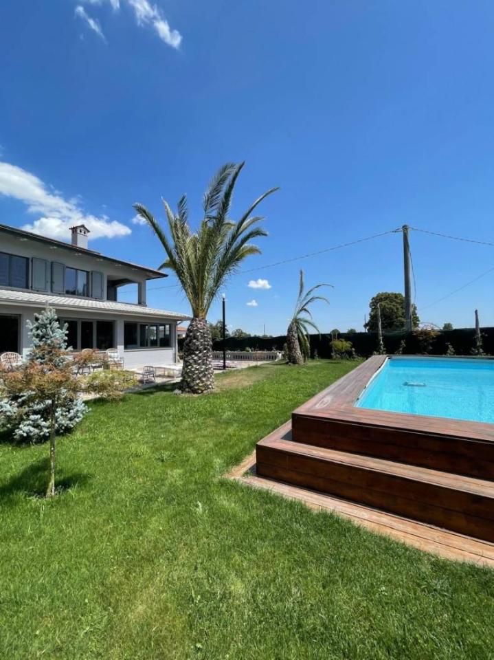 casa indipendente in vendita a Parma in zona Carignano