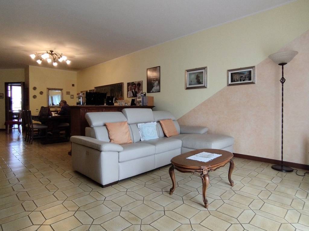 casa indipendente in vendita a Parma in zona Vicofertile