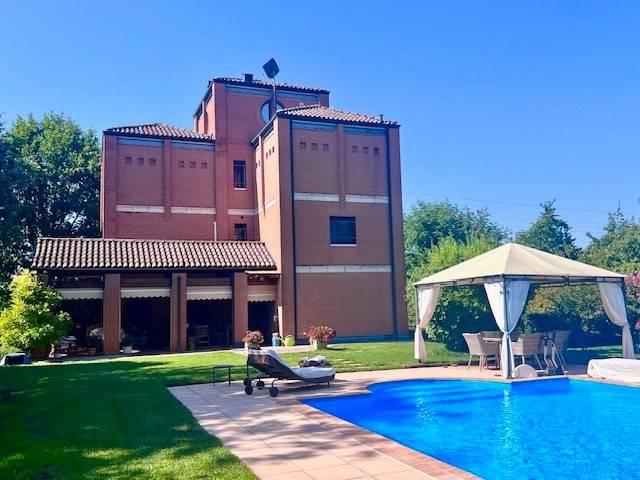 casa indipendente in vendita a Parma in zona Montanara