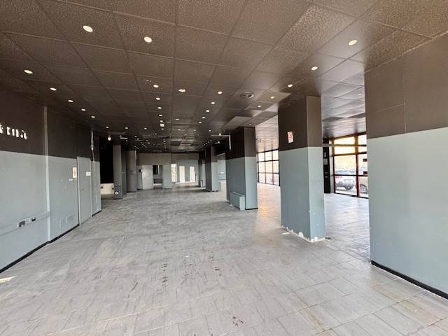 negozio in vendita a Parma in zona Cittadella