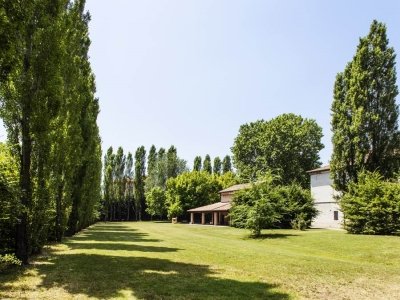 intera palazzina in vendita a Parma in zona Centro Storico