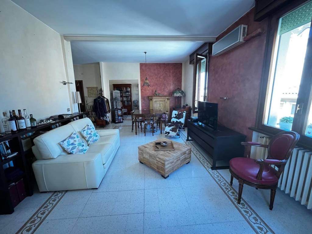 appartamento in vendita a Parma in zona Centro Storico