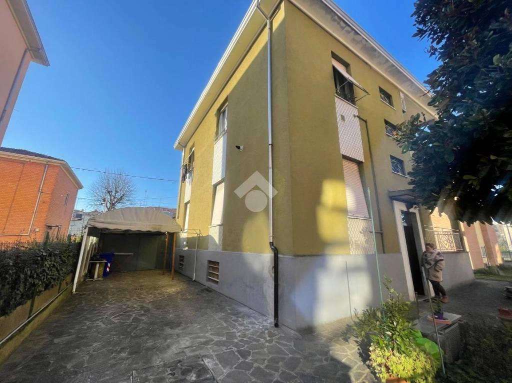 casa indipendente in vendita a Parma in zona Montanara
