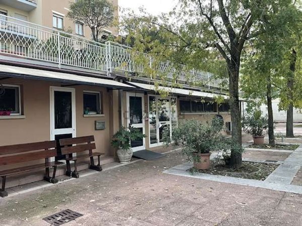 negozio in vendita a Parma in zona Cittadella