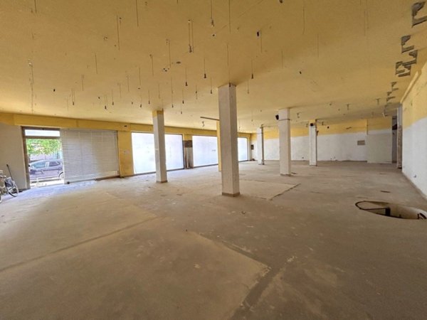 negozio in vendita a Parma in zona Cittadella