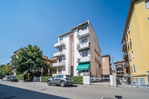 appartamento in vendita a Parma in zona Crocetta